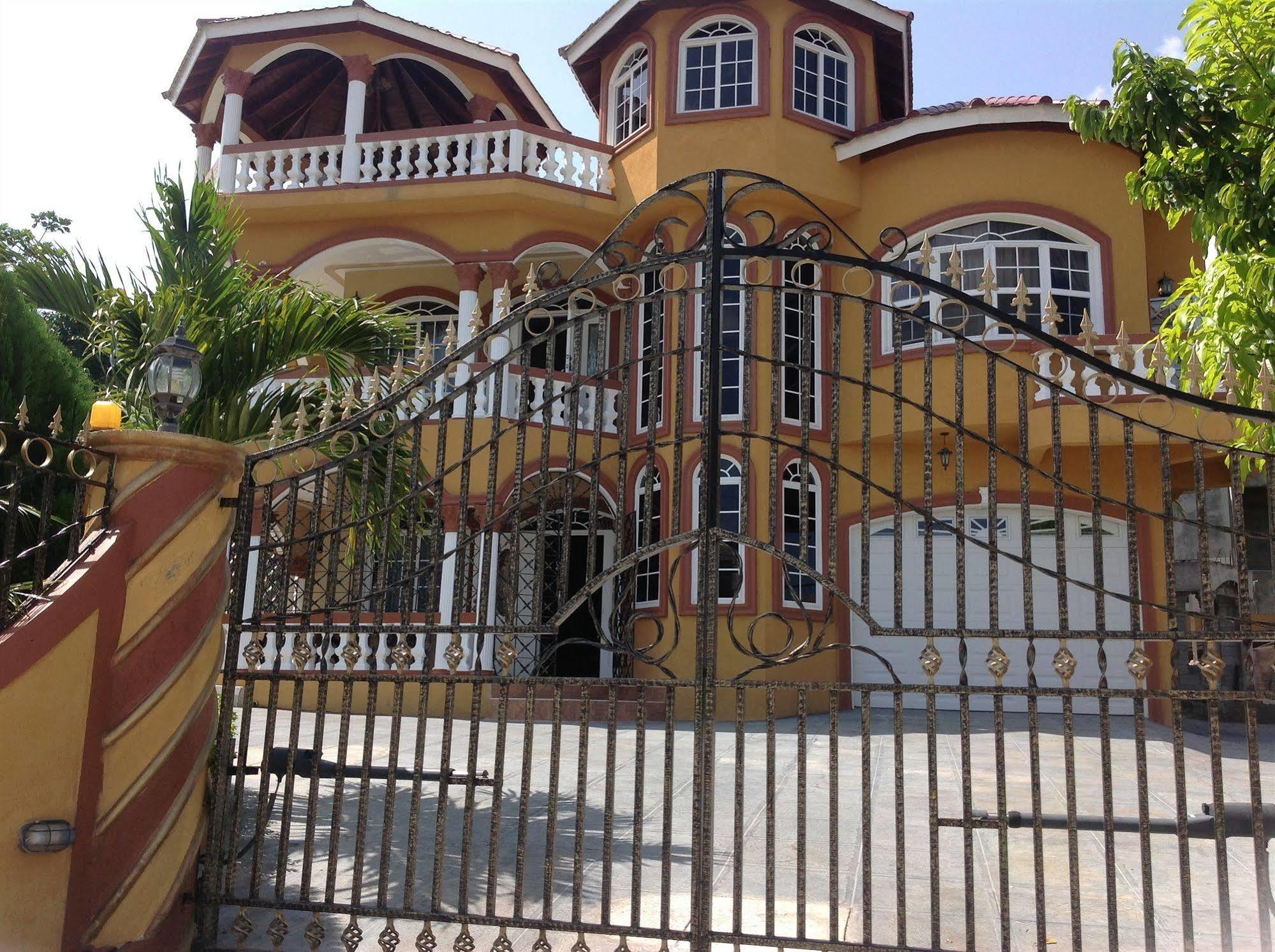 Cazwin Villas Монтего-Бей Екстер'єр фото