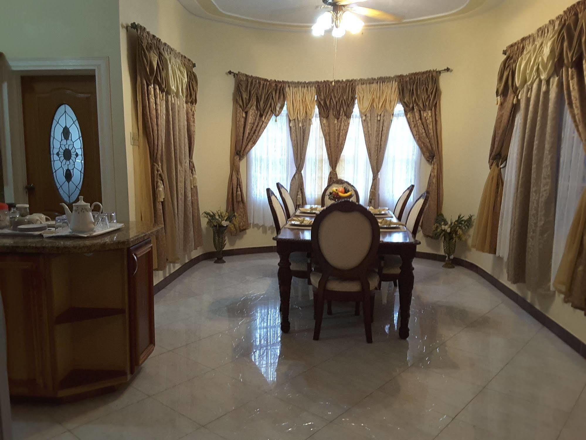 Cazwin Villas Монтего-Бей Екстер'єр фото